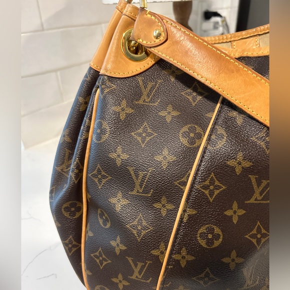 Luis Vuitton Monogram Canvas Galliera PM Shoulder Bag - Picture 8 of 12